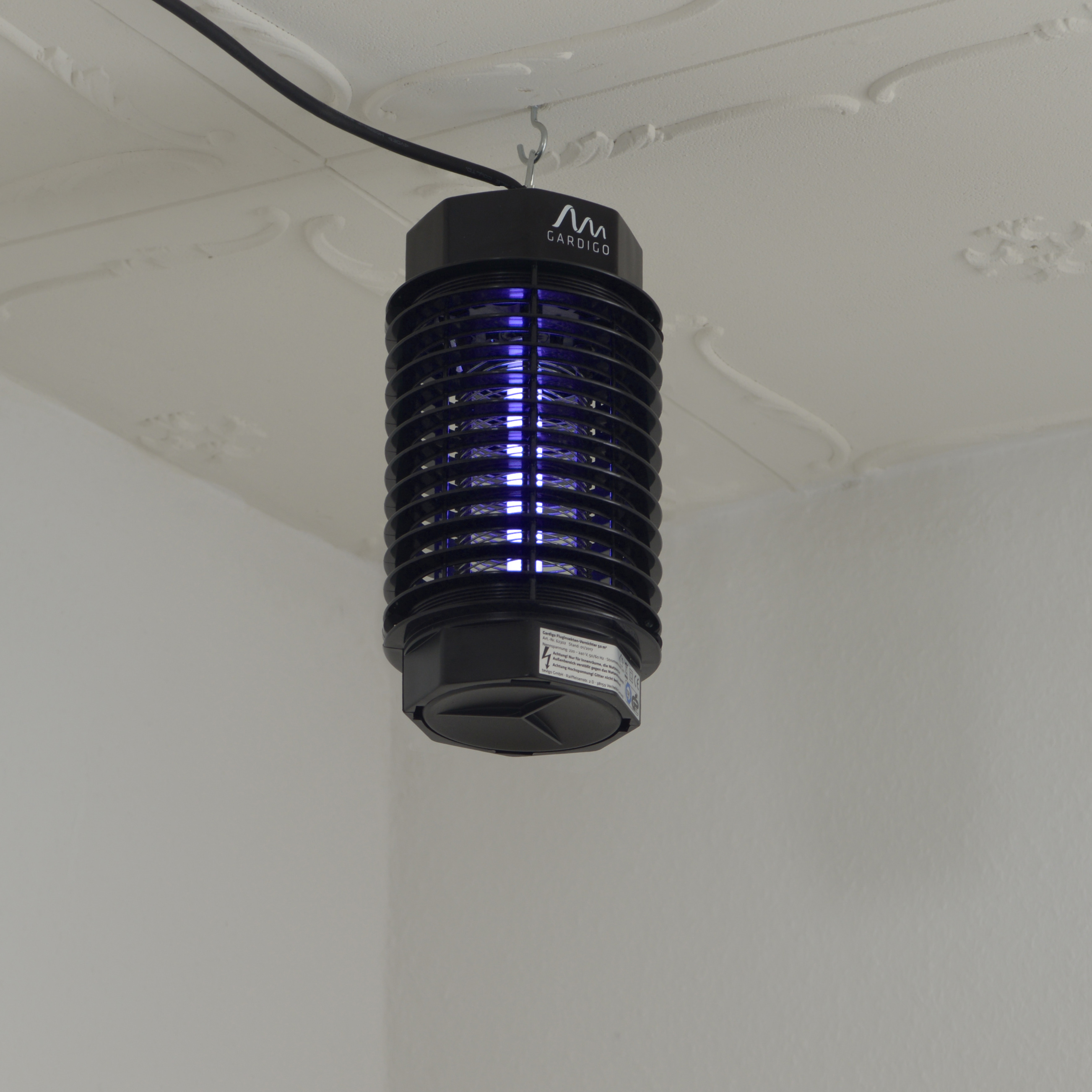 Durch die praktische Aufhängung findet das Gerät immer einen Platz in Ihrer Wohnung.