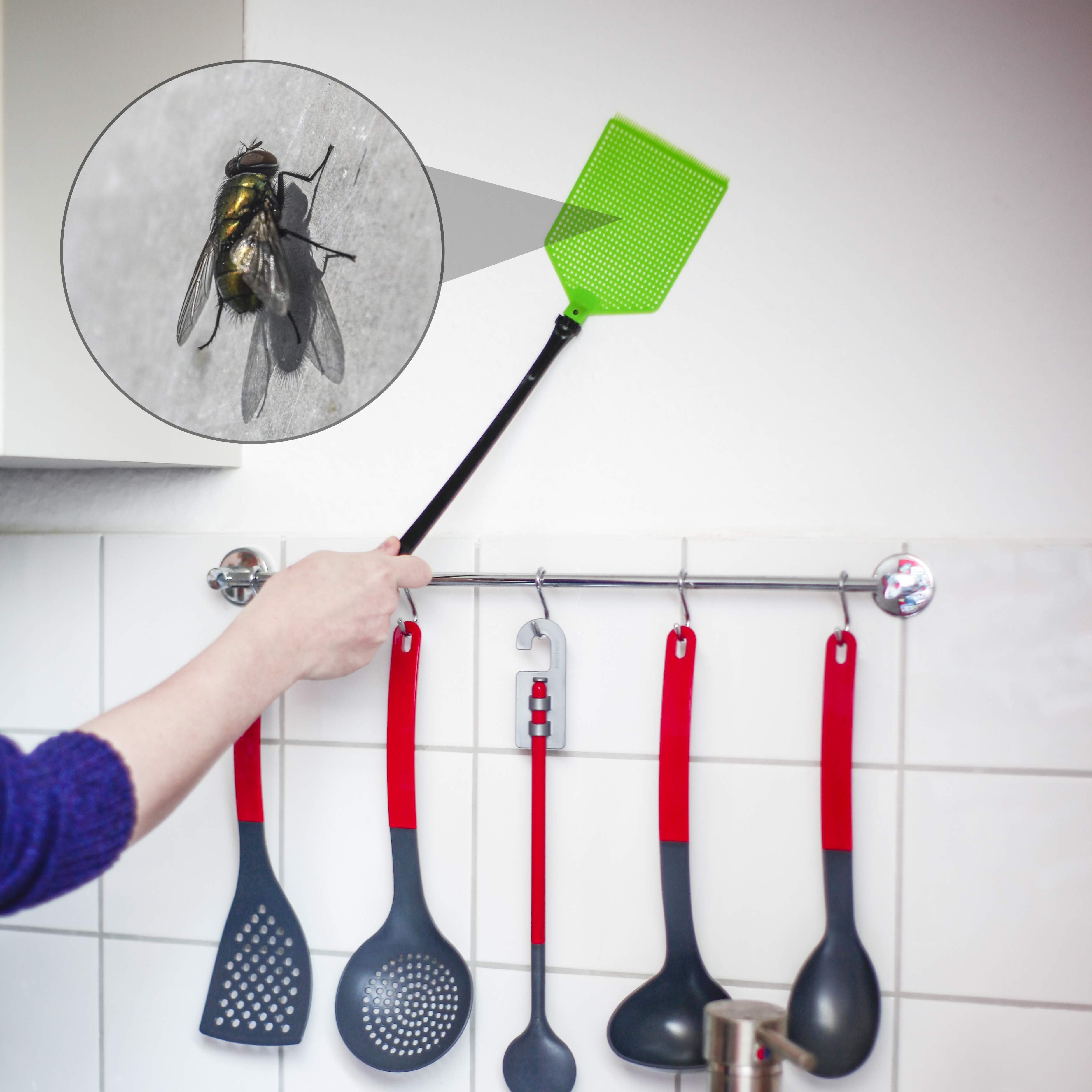 Besonders in der Küche, in der Nähe von Lebensmitteln, möchte man keine Fliegen haben.