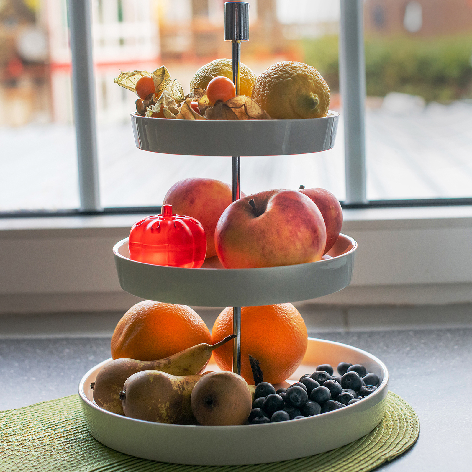 Die Fruchtfliegenfalle macht sich gut in jedem Obstkorb, Obstteller oder in der Etagere.