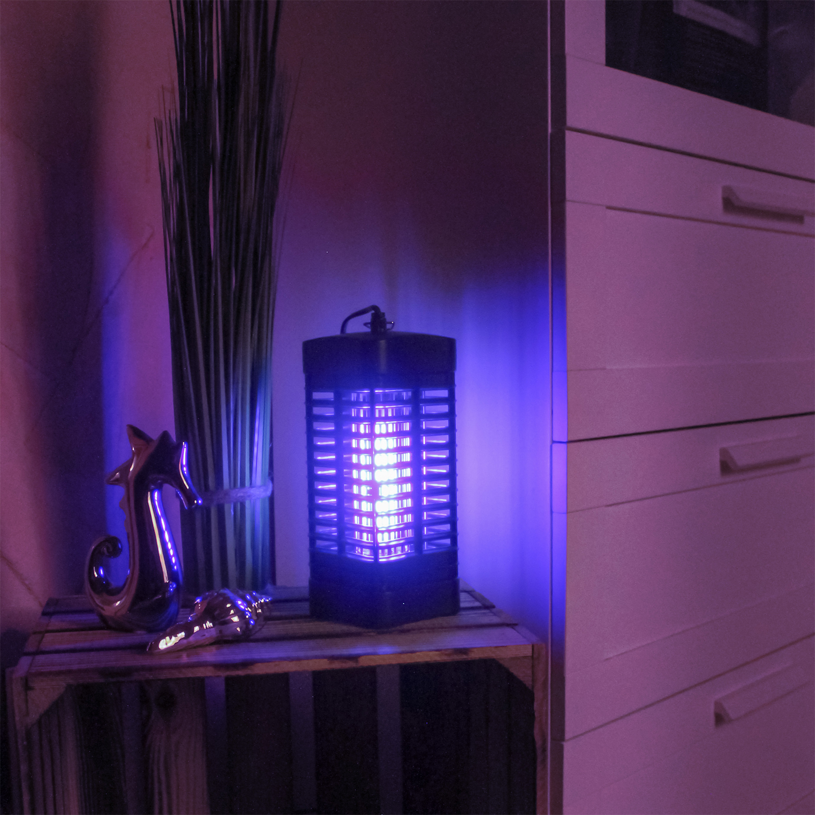 Besonders nervig sind die Mücken wenn sie einen die ganze Nacht lang wach halten. Hier kommt der Fluginsektenvernichter zum Einsatz.