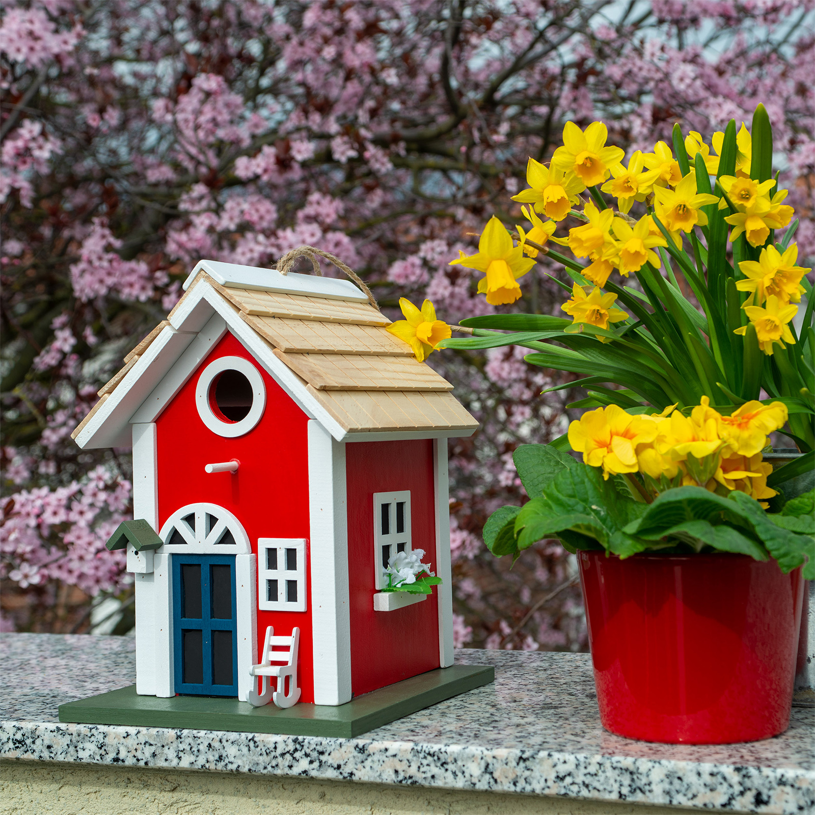 Nichoir en forme de maison de campagne