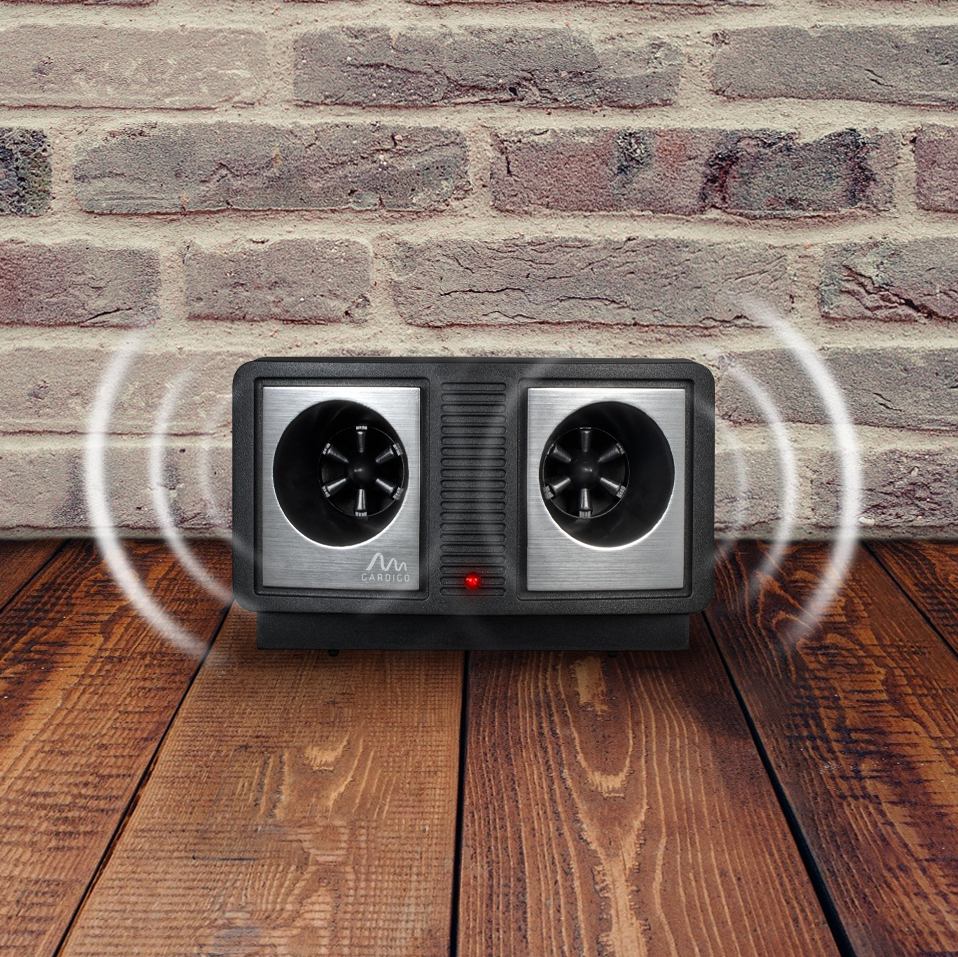 Der Ultraschall ist für Menschen nicht hörbar aber lässt den Bereich für Mäuse, Ameisen und Ratten unangenehm erscheinen.